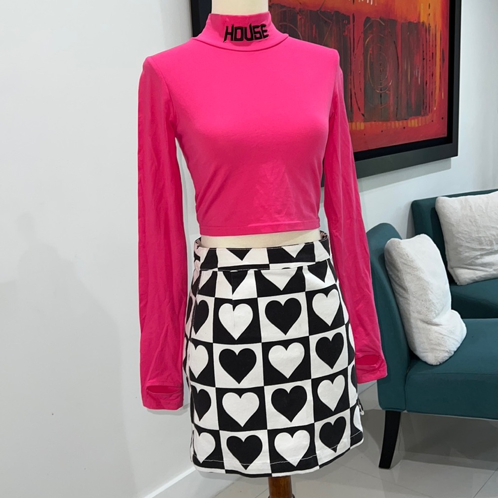 Dolls Kill pink long sleeve crop top with dELiA’s black & white heart jean skirt